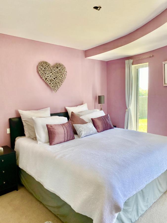 One Of The Best Properties In Lyme! Breathtaking Views Across The Whole Bay. 3 Stories With 2 Tier Veranda Around The Property. Sleeps 6 Lyme Regis Esterno foto