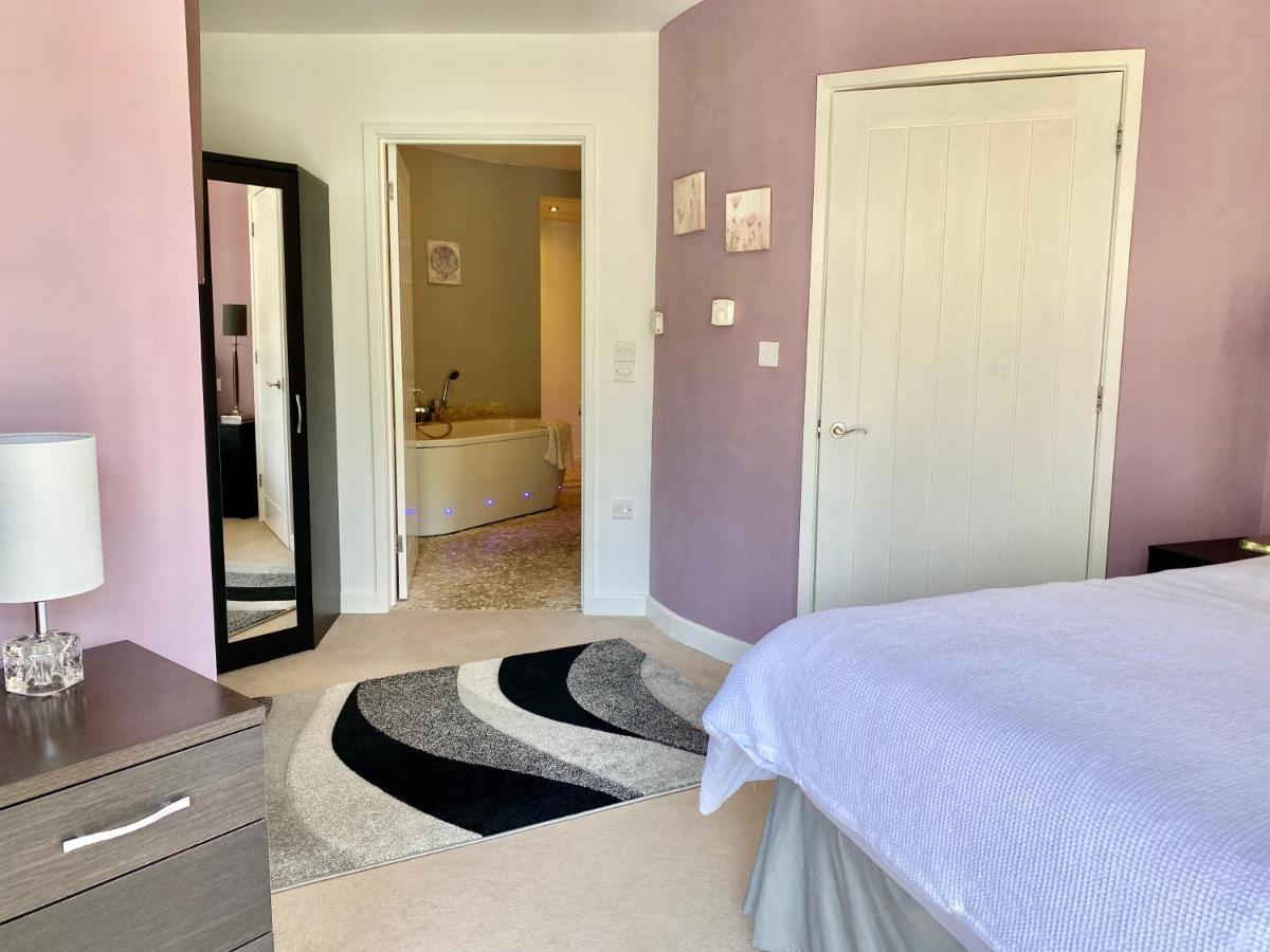 One Of The Best Properties In Lyme! Breathtaking Views Across The Whole Bay. 3 Stories With 2 Tier Veranda Around The Property. Sleeps 6 Lyme Regis Esterno foto