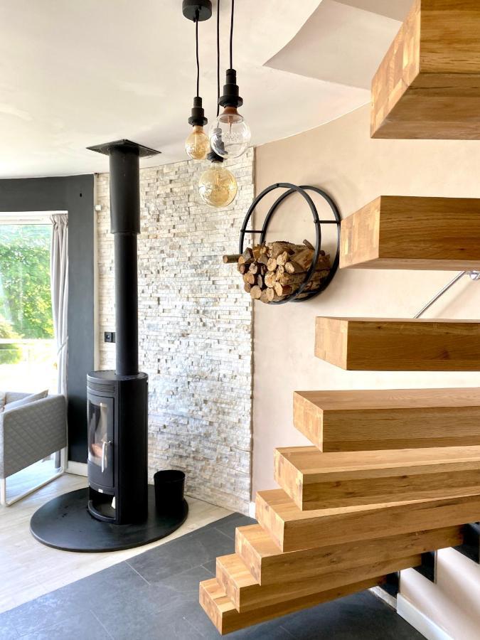 One Of The Best Properties In Lyme! Breathtaking Views Across The Whole Bay. 3 Stories With 2 Tier Veranda Around The Property. Sleeps 6 Lyme Regis Esterno foto