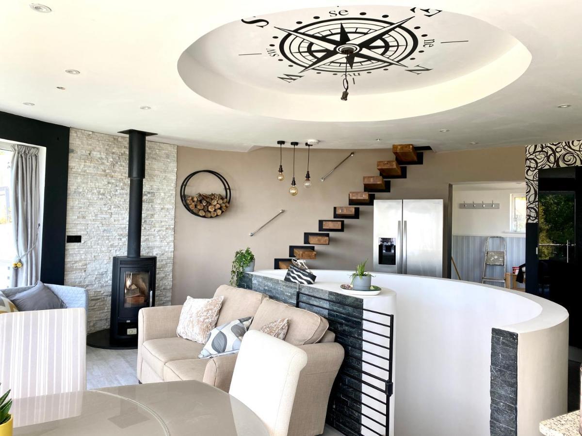 One Of The Best Properties In Lyme! Breathtaking Views Across The Whole Bay. 3 Stories With 2 Tier Veranda Around The Property. Sleeps 6 Lyme Regis Esterno foto