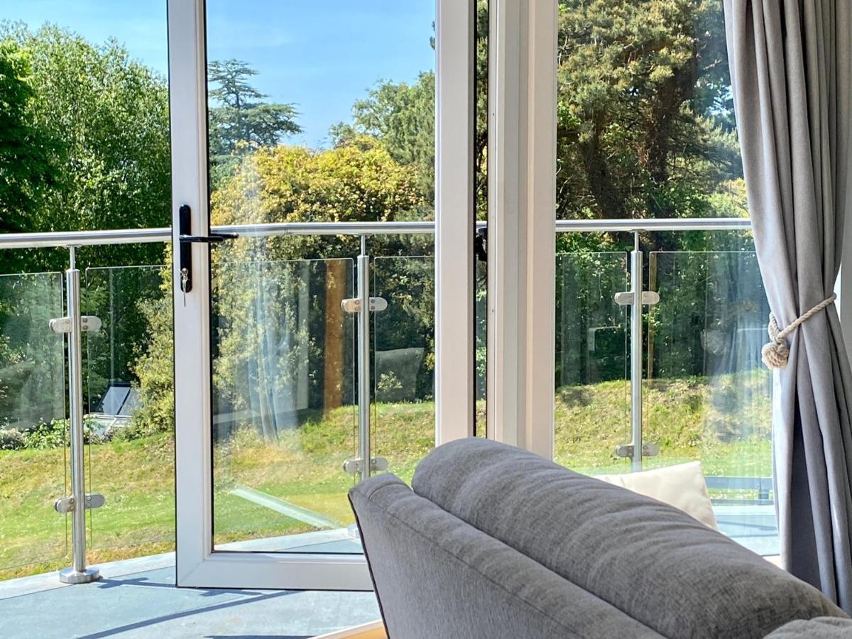One Of The Best Properties In Lyme! Breathtaking Views Across The Whole Bay. 3 Stories With 2 Tier Veranda Around The Property. Sleeps 6 Lyme Regis Esterno foto