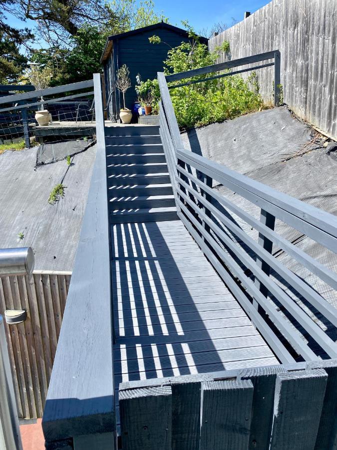 One Of The Best Properties In Lyme! Breathtaking Views Across The Whole Bay. 3 Stories With 2 Tier Veranda Around The Property. Sleeps 6 Lyme Regis Esterno foto