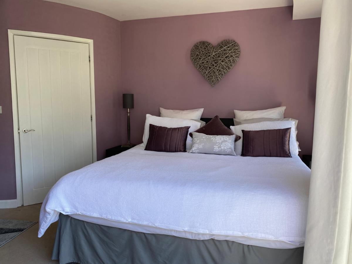 One Of The Best Properties In Lyme! Breathtaking Views Across The Whole Bay. 3 Stories With 2 Tier Veranda Around The Property. Sleeps 6 Lyme Regis Esterno foto