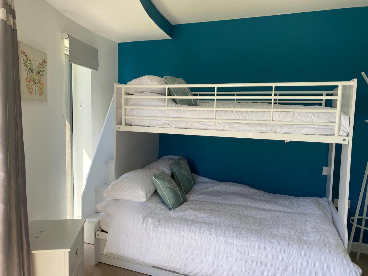 One Of The Best Properties In Lyme! Breathtaking Views Across The Whole Bay. 3 Stories With 2 Tier Veranda Around The Property. Sleeps 6 Lyme Regis Esterno foto